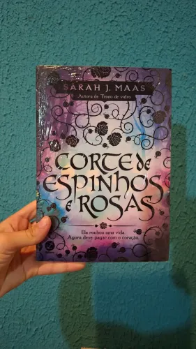 Corte de Espinhos e Rosas Primeira Edição Lacrado