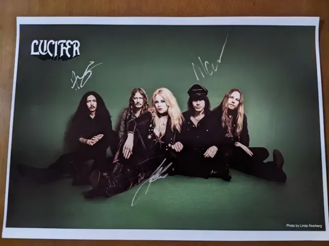 Lucifer Banda Foto Autografada Assinada