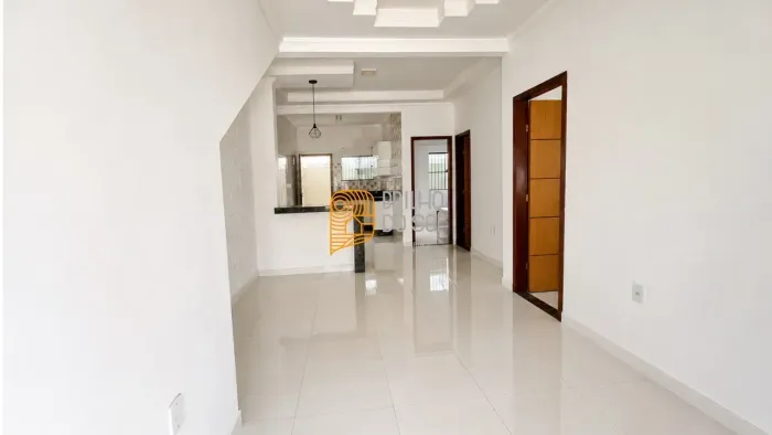 Apartamento com 2 Quartos (1 Suíte) a Apenas 400 Metros da Praia  Conforto e Excelente Loc