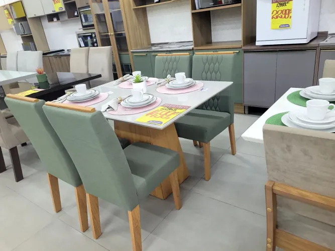 Conjunto de mesa e quatro cadeiras novo