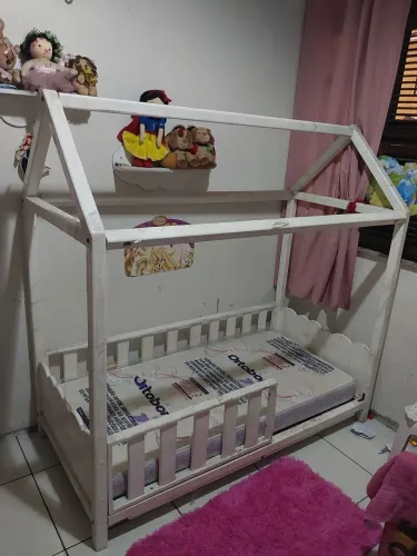 Vendo cama infantil modelo casinha com colchão novo