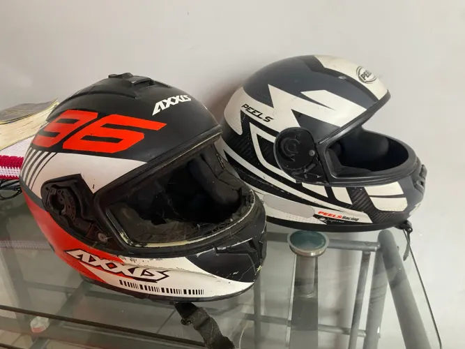 2 capacetes axxis e peels originais