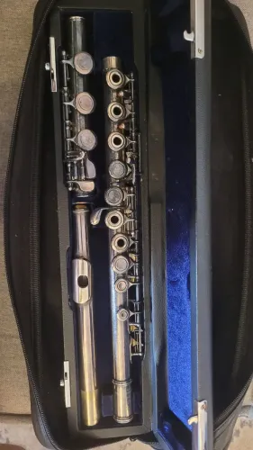 Flauta Transversal Yamaha YFL-471 - Pé em Si - Ótima Sonoridade
