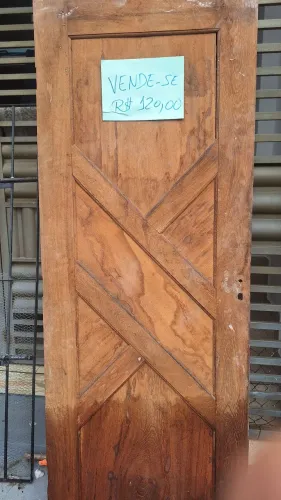 Porta de angelim