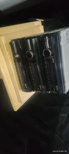 150,00 tudo 3 rádios bluetooth Sony não liga conserto ou tirar pecas.