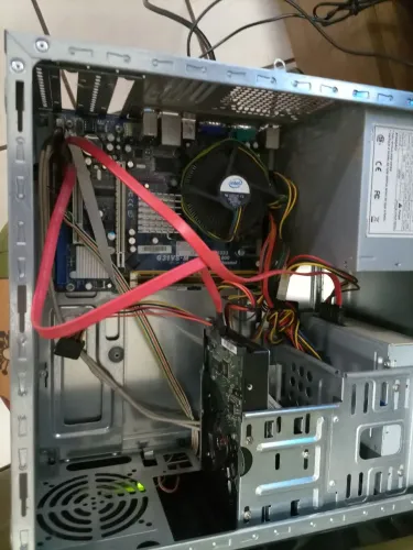 Vendo Pc DDR2 com  2 gb de memória ram DDR2 e Pentium dual core e6300 e windows 7 