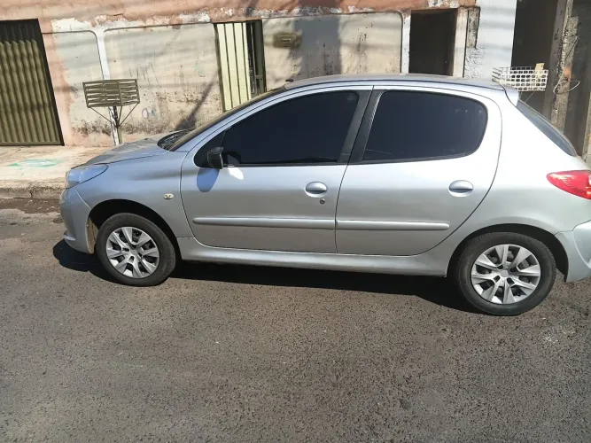 Peugeot 207 XR 1.4 Flex 8V 3P 2012