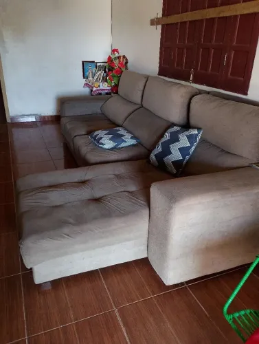 Vendo um sofá