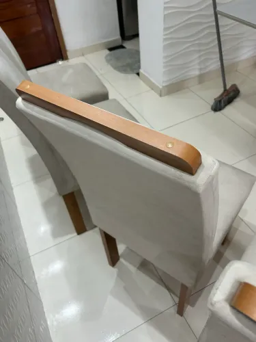 Vendo 4 cadeiras pouco tempo de uso comprada no Carajás! 