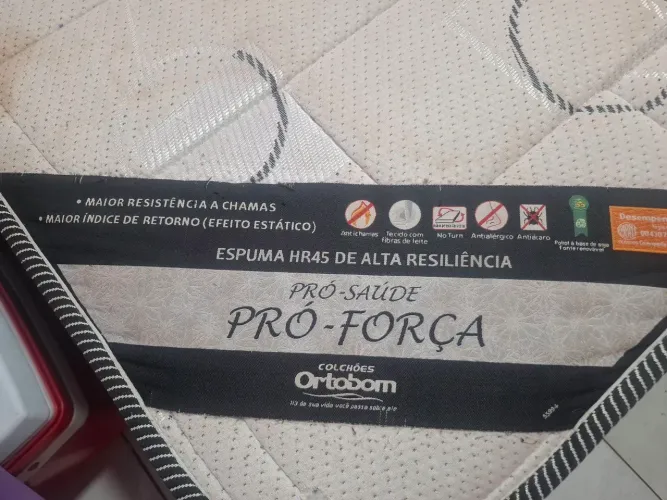 Cama Queen com baú