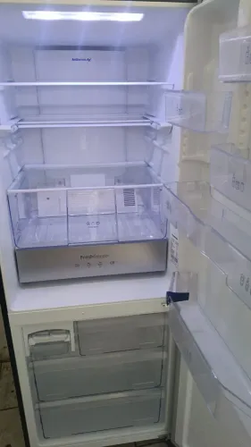 Vendo geladeira Panasonic inverter e inversa 450 litros funcionando perfeitamente 