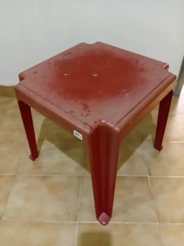 Vendo Mesinha de criança vermelha