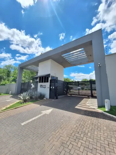 Vendo sobrado em condomínio Reserva do Parque com 3 suítes - Piscina e móveis planejados