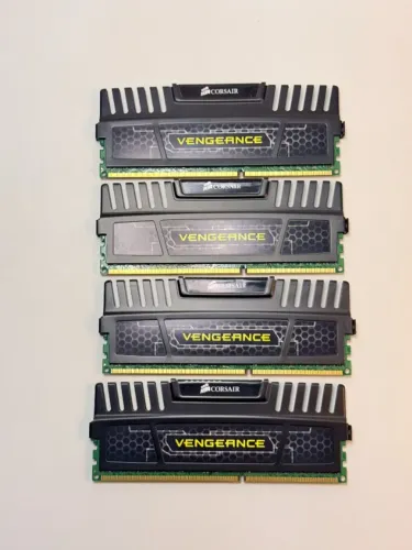 Memória Ram Corsair Vengeance DDR3 32GB 1600Mhz (4x8GB) UR0305 CMZ8GX3M1A1600C10