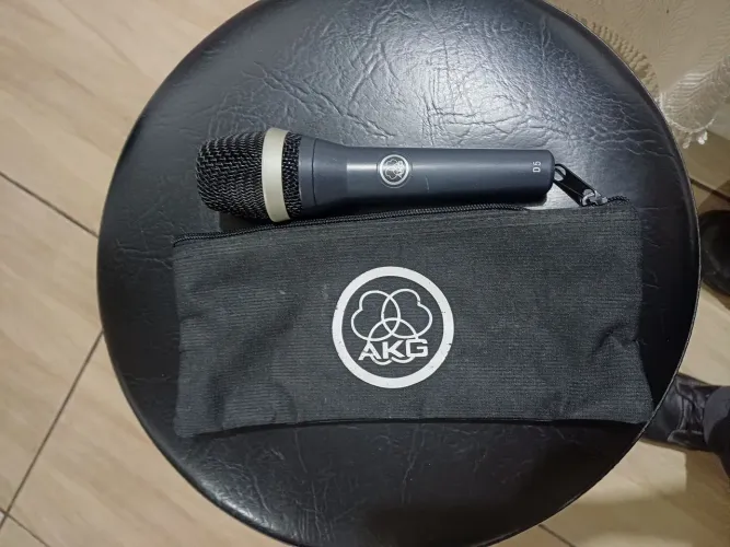 AKG D5