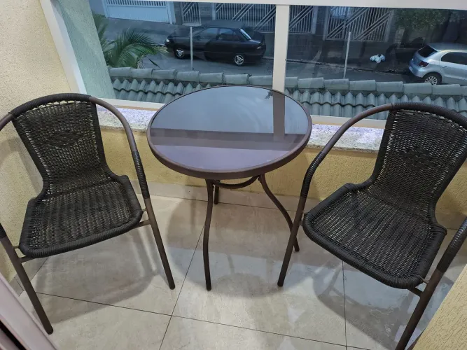 Conjunto de mesa e duas  cadeiras de jardim 