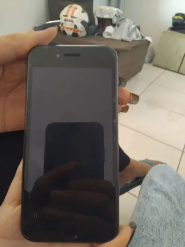 Iphone 8 100%de bateria ,película,capinha,64gb valor de 700 reais e troco só por iphone