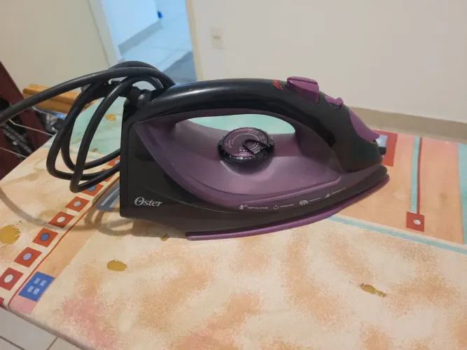 Vende-se Ferro de passar com tábua e liquidificador. 