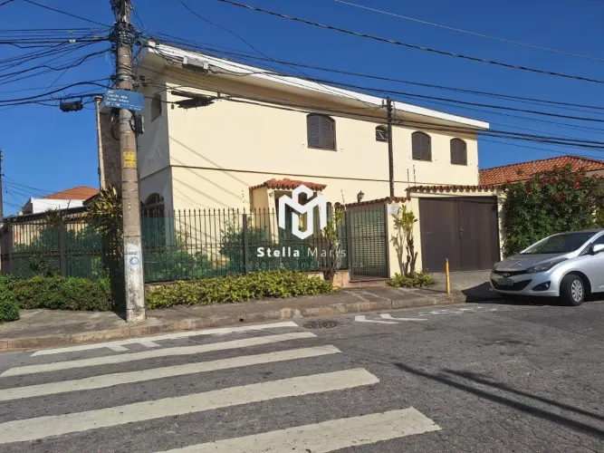 Casa com 4 Quartos e 4 banheiros à Venda, 300 m² por R$ 1.100.000