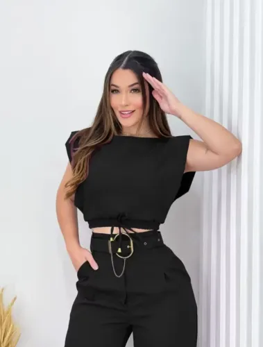 Vendo lindo conjunto calça e cropped tamanho g cor preto! Os outros são para ver melhor .