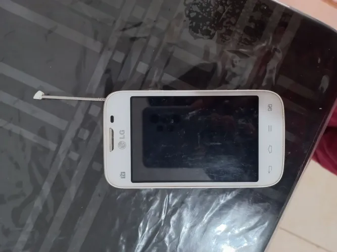 CELULAR LG NÃO FUNCI3 FUNCIONA, SOMENTE APROVEITANDO DE PEÇAS
