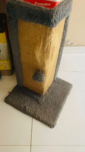 Vendo arranhador de canto para gato usado