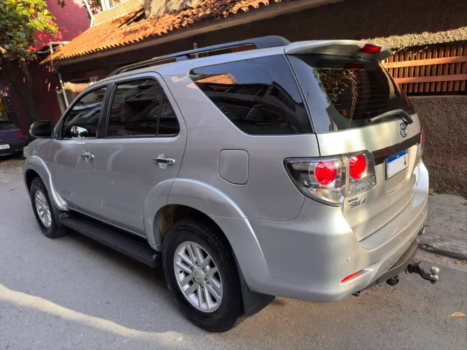 Toyota Hilux SW4 SRV D4-d 4X4 3.0 TDI Dies. AUT 2014