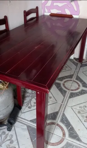 Mesa com seis cadeiras