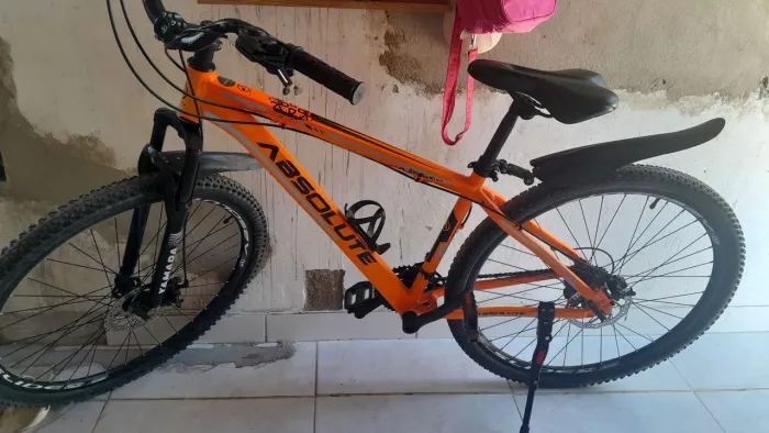 Vendo bicicleta completa usada poucas vezes