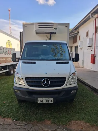 SPRINTER 2012/2013 em ótimo estado, pronta para rodar.