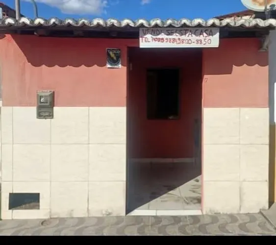 CASA DO LADO DA PRAÇA DO ARRAIA EM SERROLANDIA 