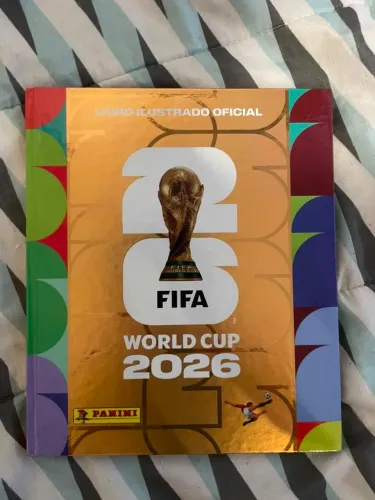 Álbum da Copa 2026 capa dourada incompleto