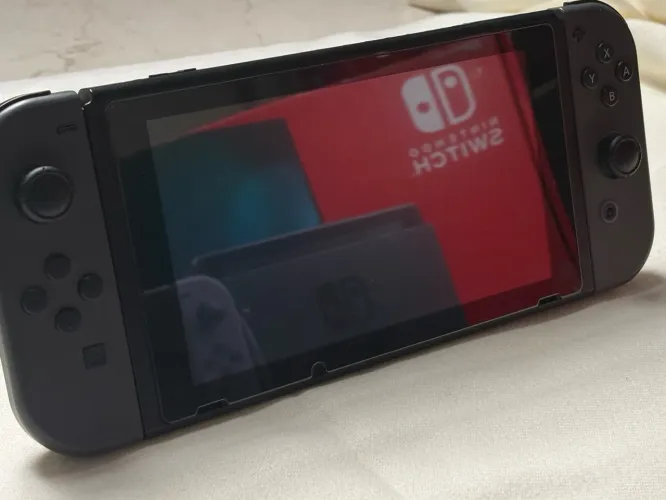 Nintendo switch 128gb + 1 jogo físico (com película)
