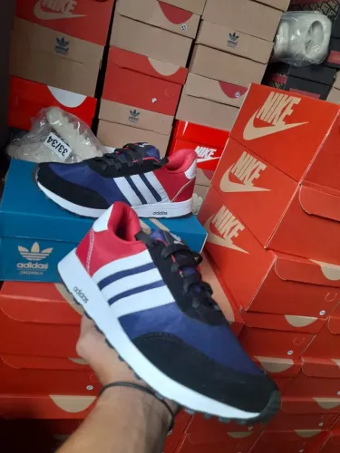 Tênis esportivo Adidas