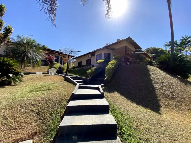 Chácara de 5.169 m² com 06 quartos à venda por R$ 2.850.000 no Condomínio Parque dos Cisne