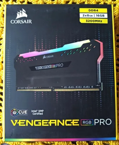 Memória RAM Corsair Vengeance RGB Pro 16GB (2x8GB)