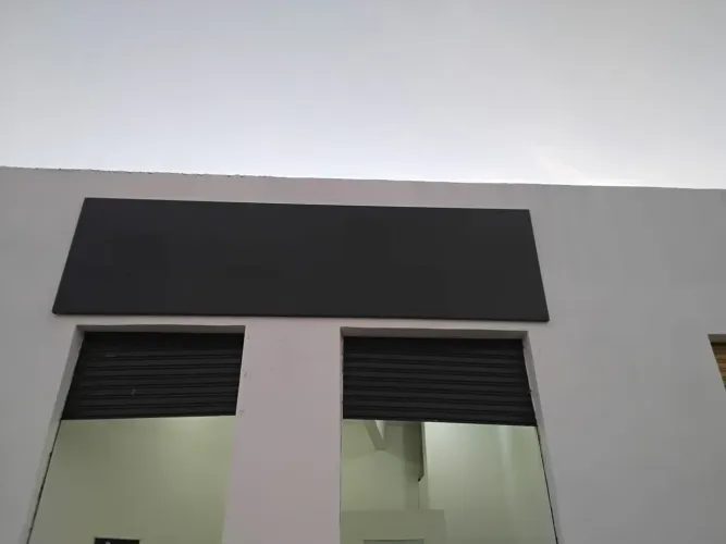 FACHADA MODERNA PARA SEU COMÉRCIO, PLACA EM PRETO FOSCO ACM E ARMACAO INCLUSA 