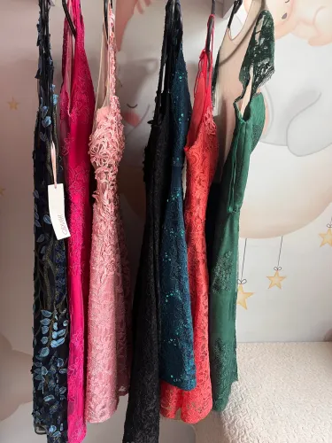 Lote com 10 vestidos de festa