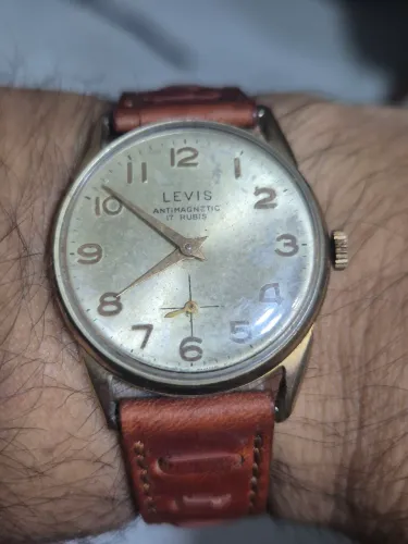 Relógio LEVIS ANTIMAGNETIC 17 RUBIS MECÂNICO - REVISADO