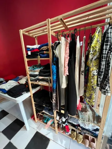 LOTE DE ROUPAS NOVAS E SEMINOVAS
