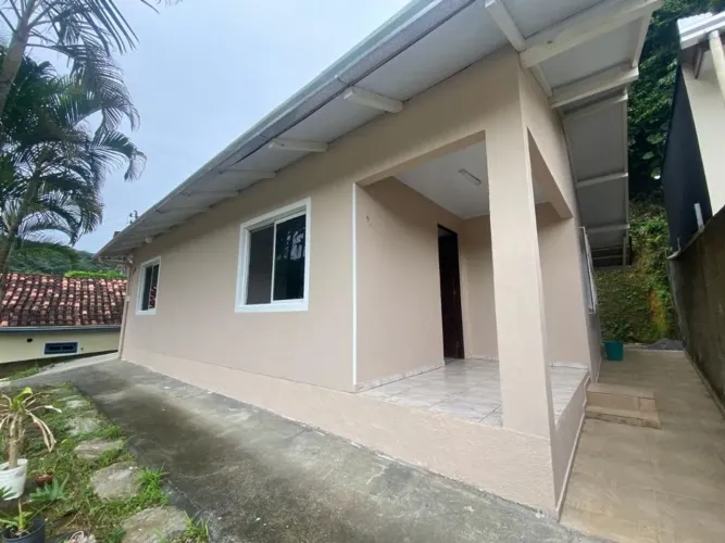 CASA À VENDA E PARA LOCAÇÃO NO BAIRRO FAZENDA ITAJAÍ/SC