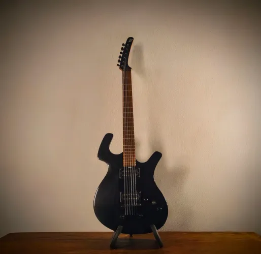 Guitarra Parker P-42 Fly model Metallic Black Mahogany Body 