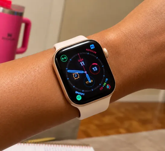 Apple Watch Series 11 GPS + Celular - Ouro Rosa - 42mm Pulseira Esportiva Blush-clara M/G