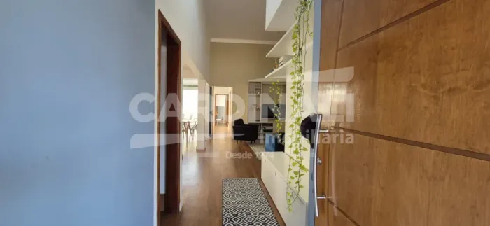 casa um condomínio fechado com 155m² de área construída e lote com 308m² em São Carlos - S