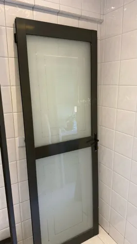Porta de alumínio com vidro
