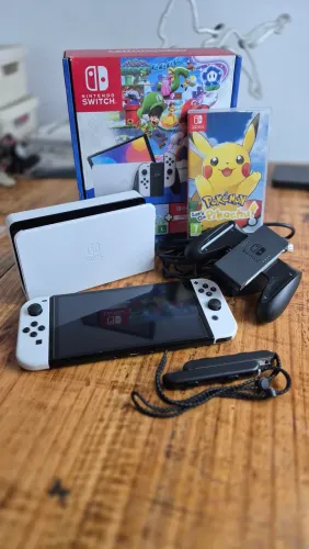 Nintendo Switch Oled com jogo Let's Go Pikachu