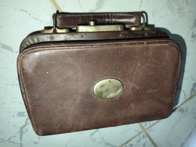 Antiga maleta médica
