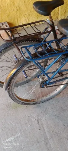 Uma bike aro 26 reduzida semi nova é do meu uso pro trabalho 