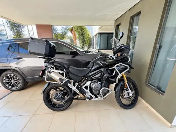 Triumph Tiger 1200 Black Edition 2024  Apenas 1.900 km