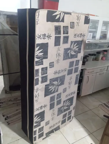 Doa-se cama box solteiro usado mas pra quem necessita ainda serve.